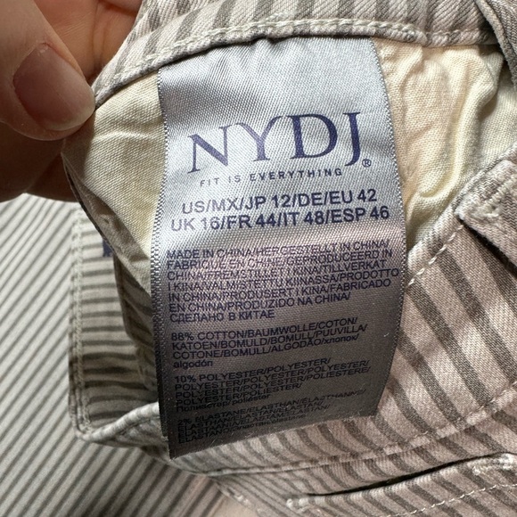 NYDJ
Joni High-Rise Relaxed Capri in Sandbar Stripe - Picture 7 of 8